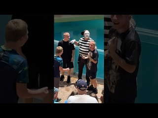 tom saw the double mime seaworld seaworldmime tomthemime funny shorts - [eryka travel]